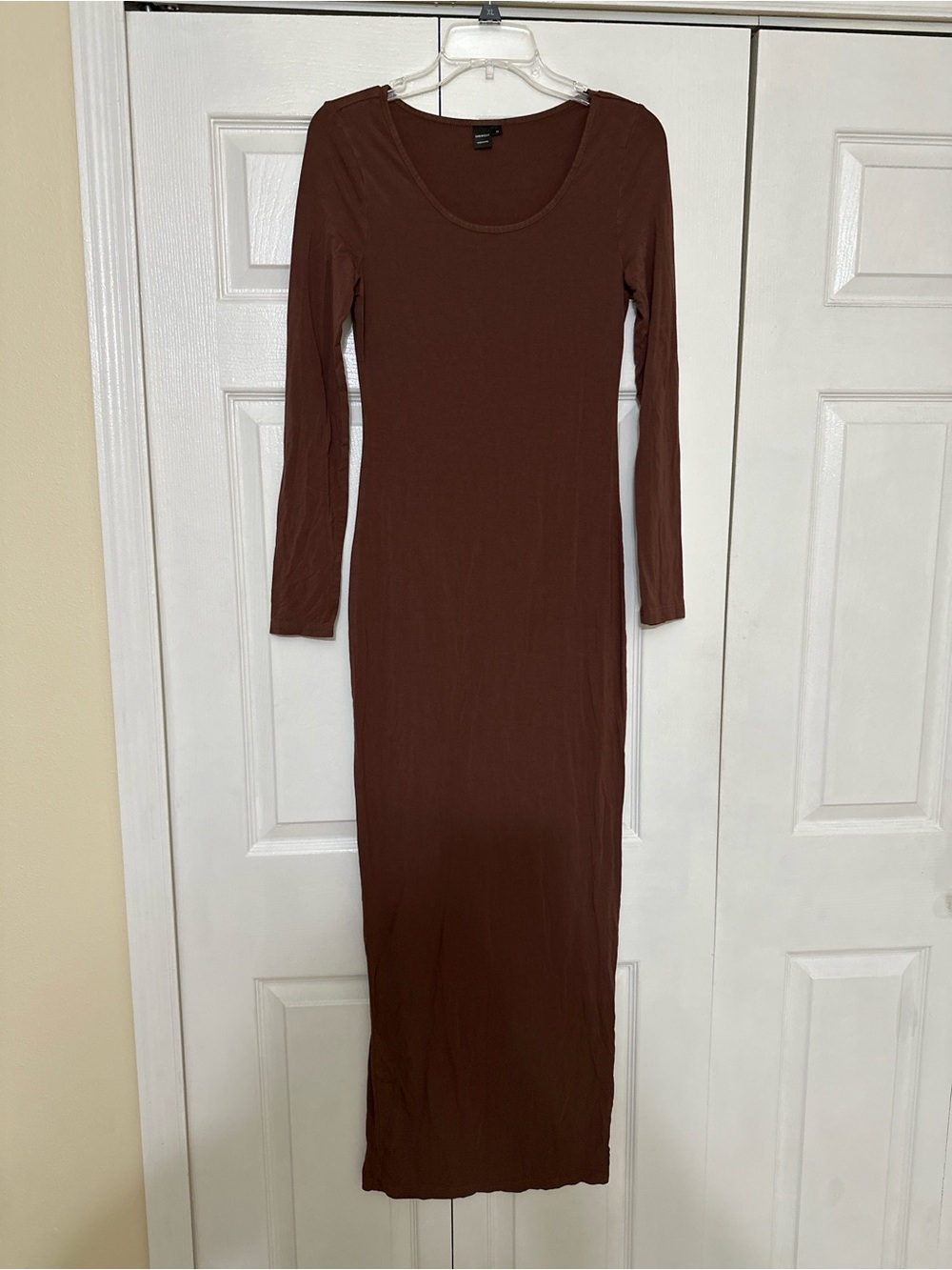 Scoop Neck Long Sleeve Maxi Dress - Brown